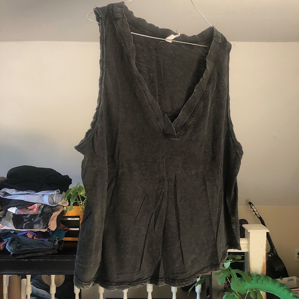 Black sleeveless v-neck